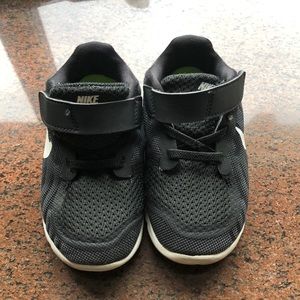 Nike Free 5.0 Black used gently size 8C